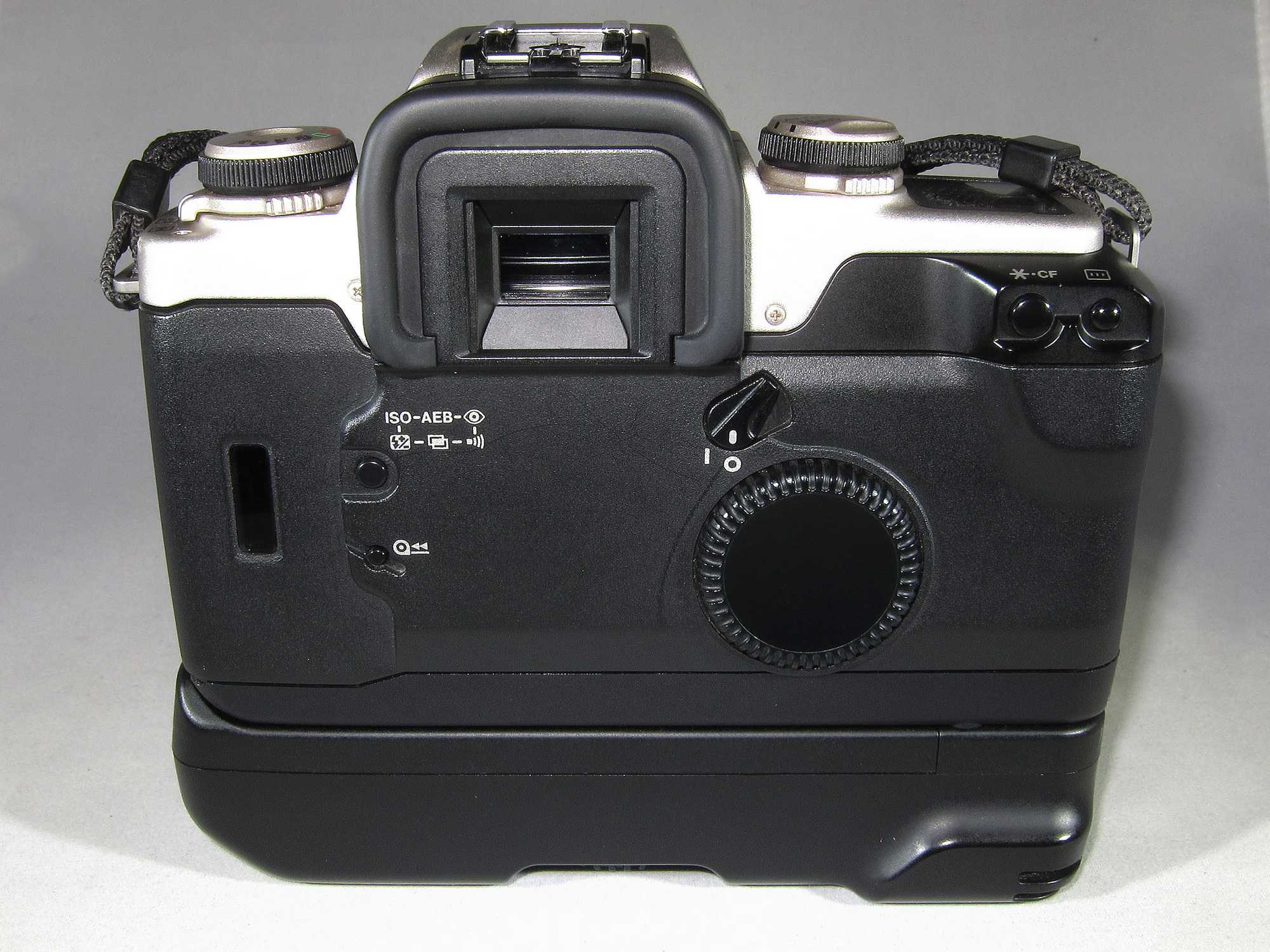 Canon EOS Elan IIe film body with power grip - Image 7
