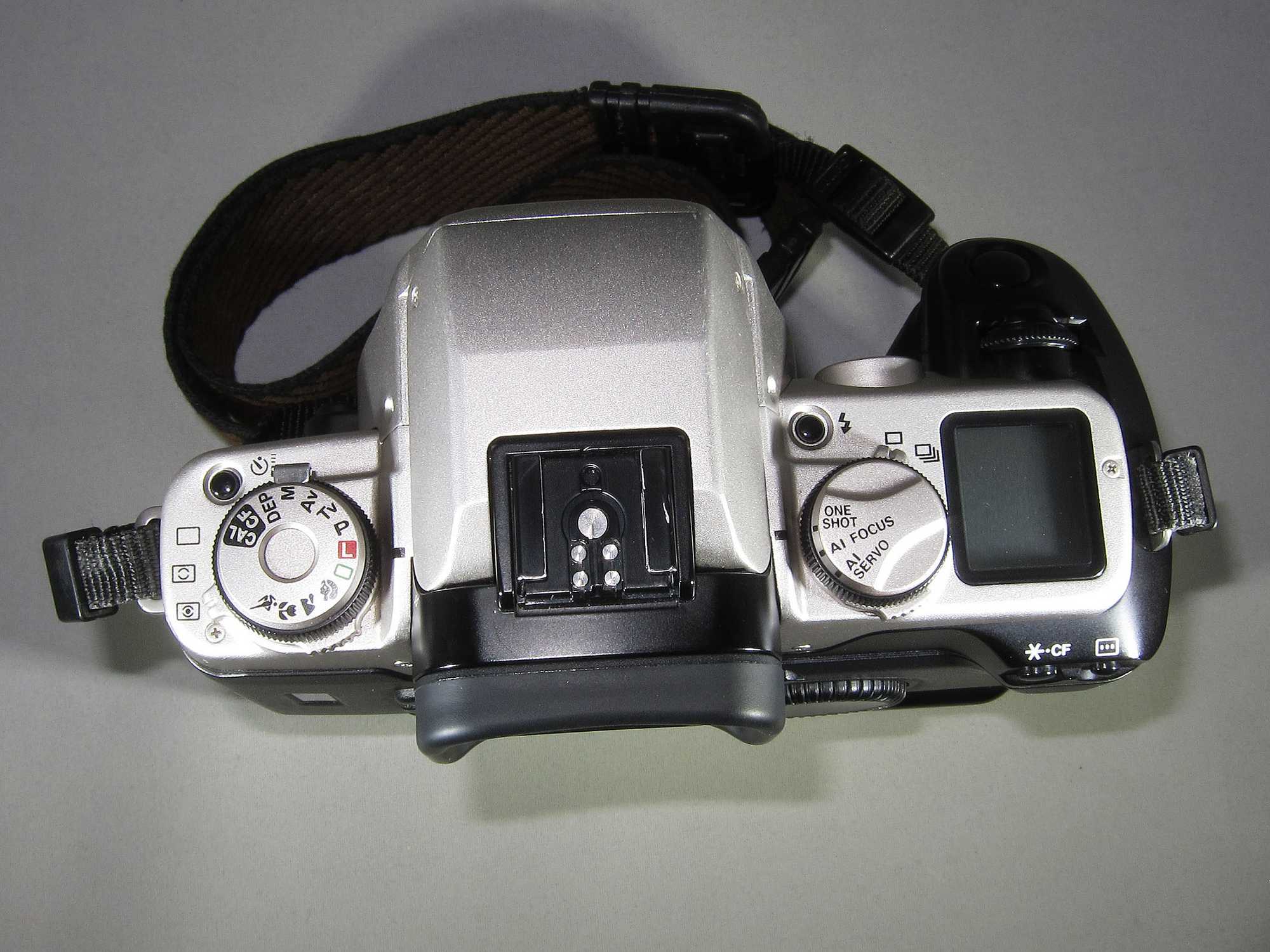 Canon EOS Elan IIe film body with power grip - Image 2