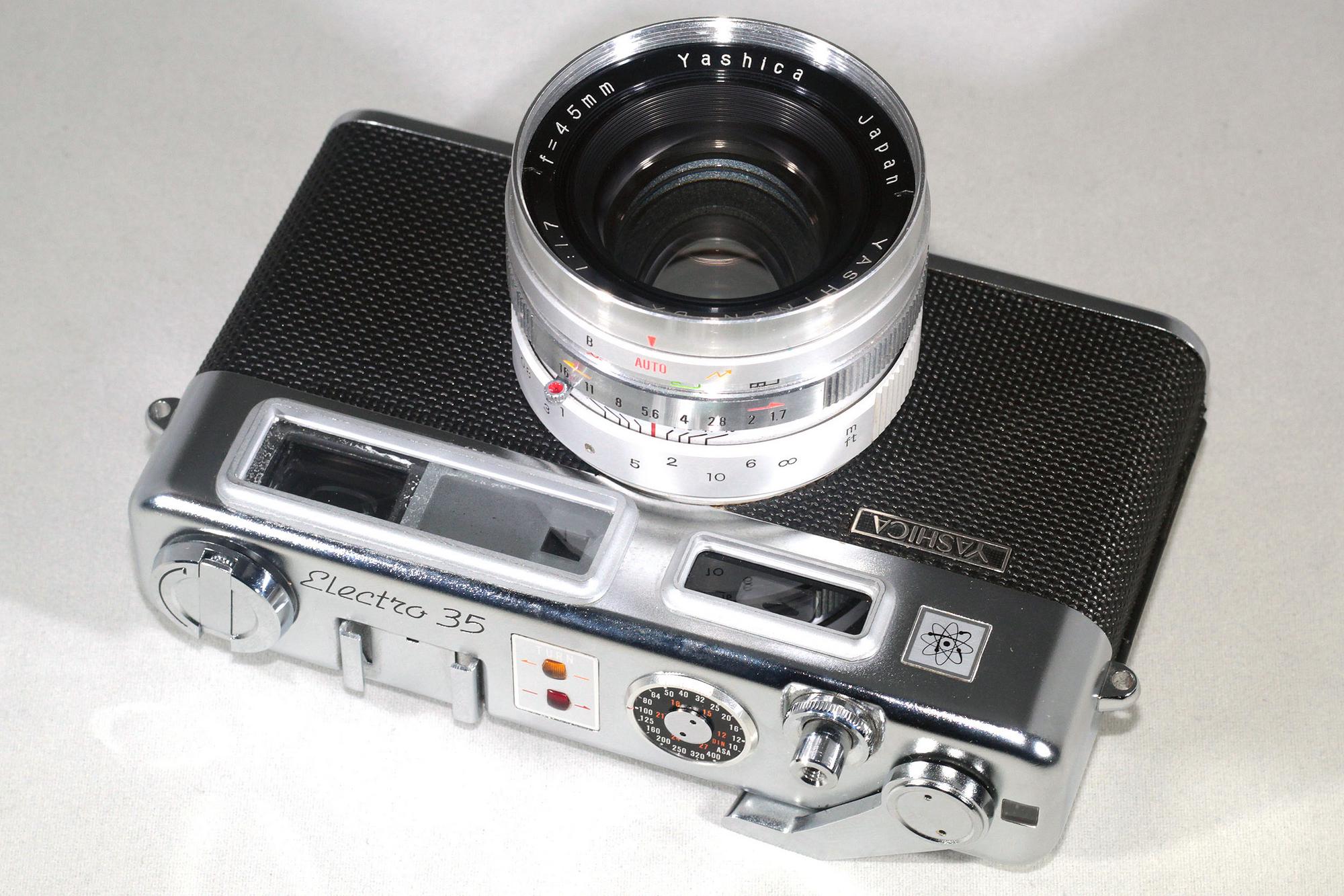 Vintage Yashica Electro 35 Range-finder camera, first of the series. Cosmetically mint! - Image 2
