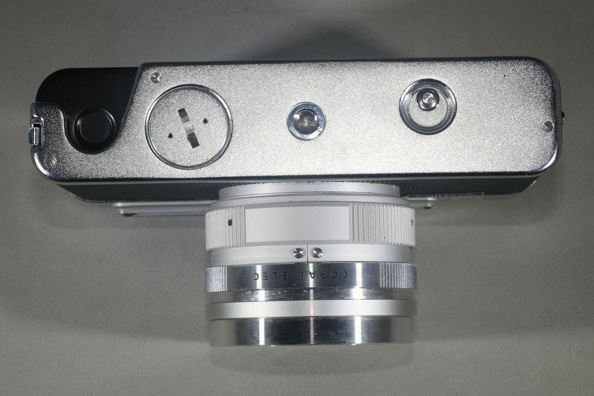 Vintage Yashica Electro 35 Range-finder camera, first of the series. Cosmetically mint! - Image 7