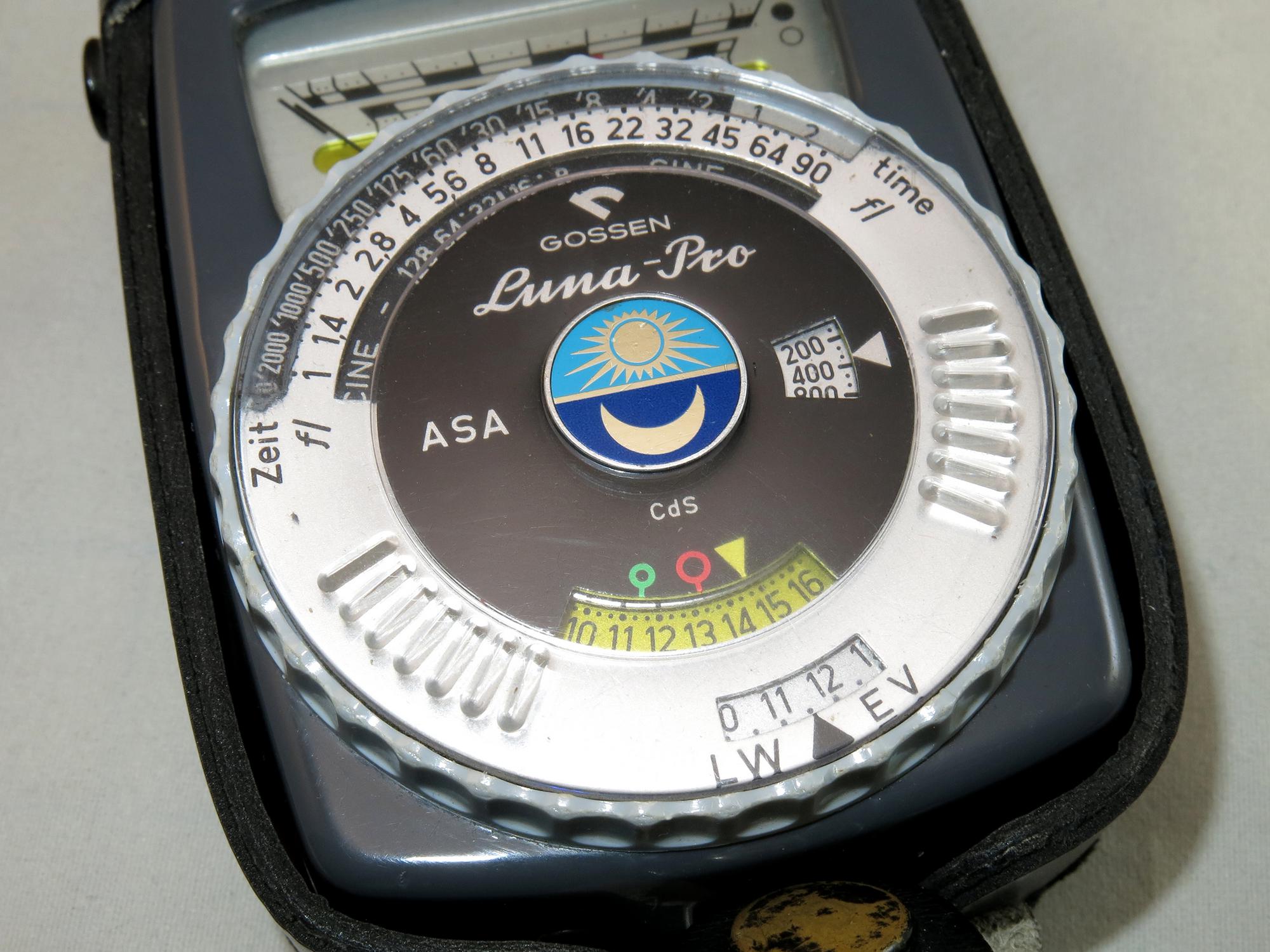 Gossen Luna-Pro, vintage light meter with case and spot attachment. - Image 2