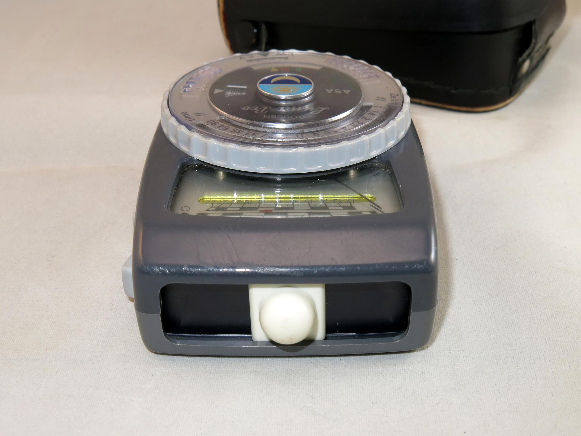 Gossen Luna-Pro, vintage light meter with case and spot attachment. - Image 3