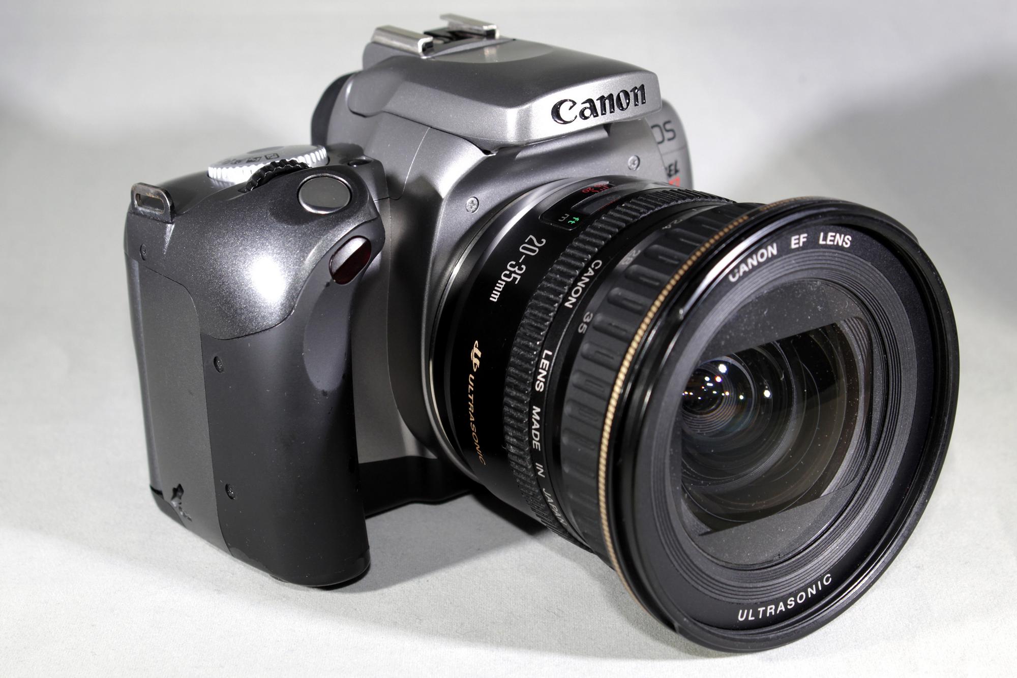 Canon EOS Rebel T2 SLR film camera bundled w/Canon Zoom EF 20-35mm f/3.5-4.5 usm and original strap!. Working & in excellent shape! - Image 3