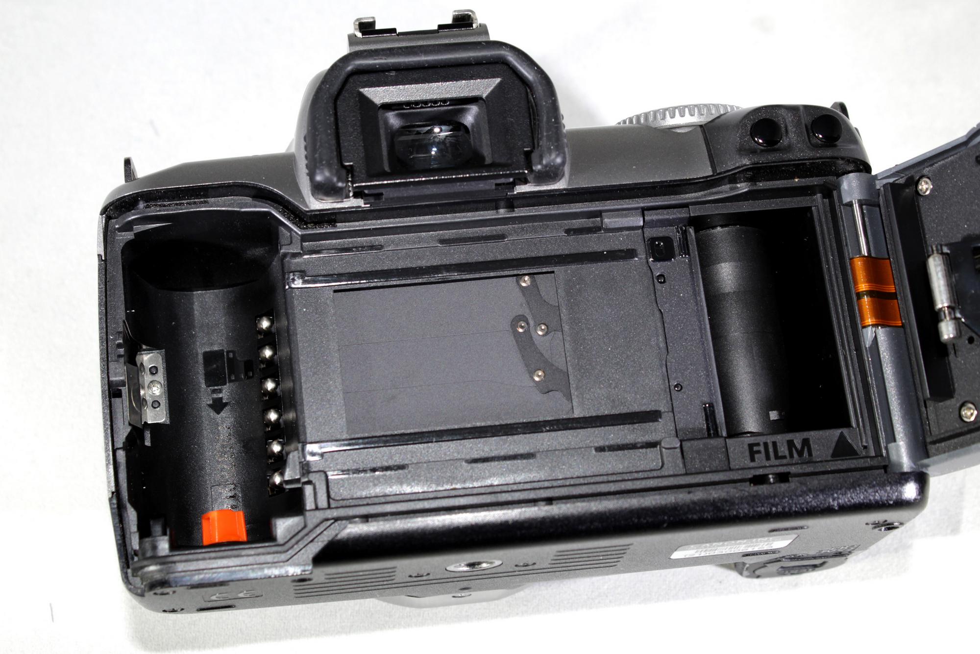 Canon EOS Rebel T2 SLR film camera bundled w/Canon Zoom EF 20-35mm f/3.5-4.5 usm and original strap!. Working & in excellent shape! - Image 7